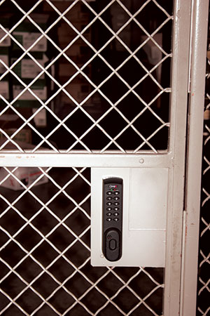 100 Series cabinet eLock, HID Prox reader with keypad, installed wire steel door